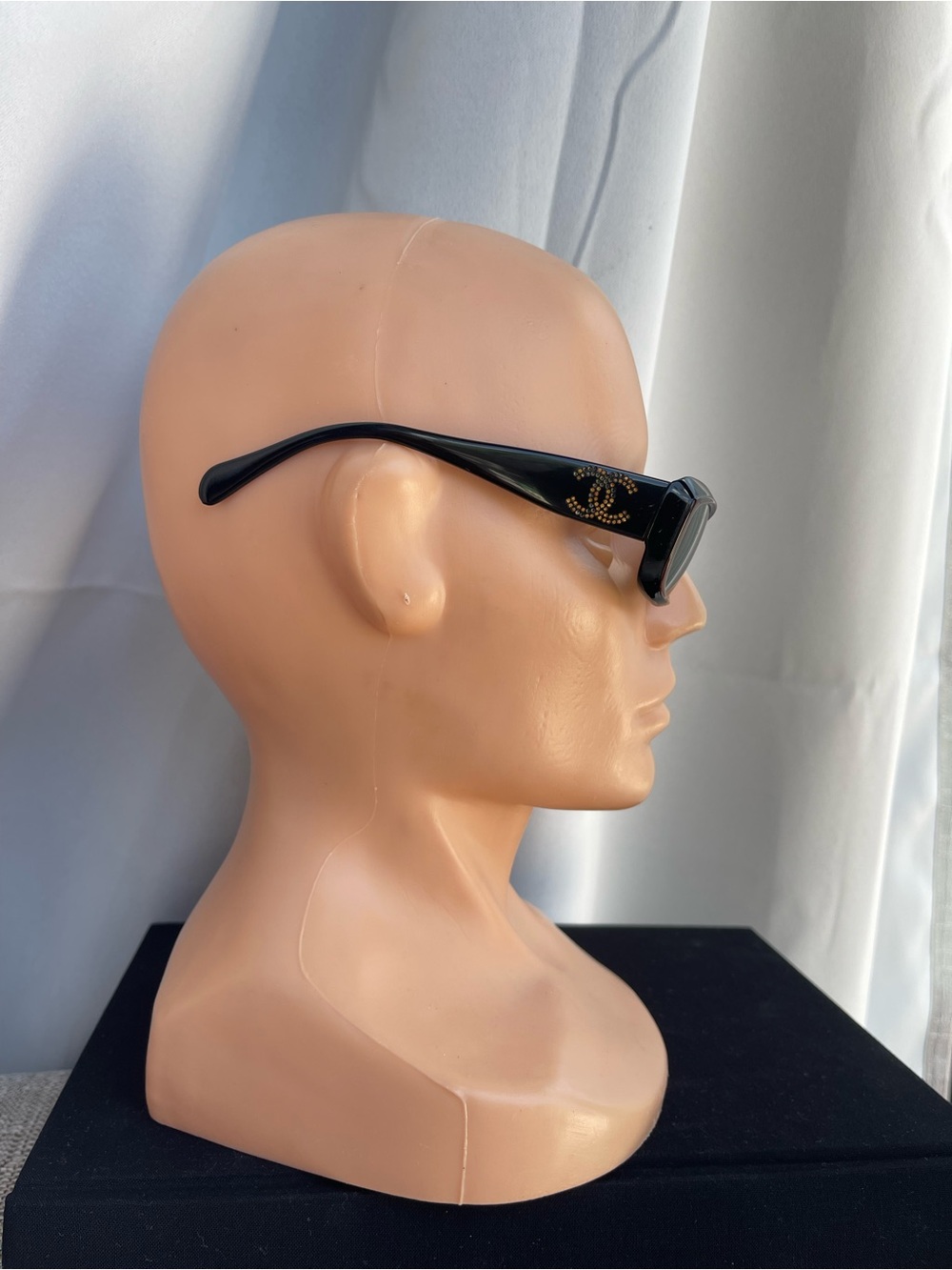 CHANEL Sunglasses - Picture 3 of 12